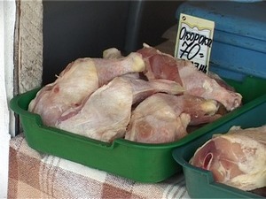 Для поддержания жизненных сил человека ему необходимо…