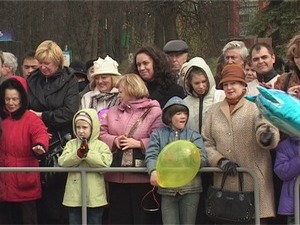 Первого мая на площади Победы собрались люди, которые не…