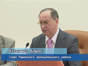 Сегодняшнюю аппаратную глава района начал с поздравлений…