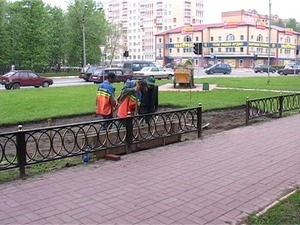 Полным ходом идёт благоустройство города. На перекрёстке…