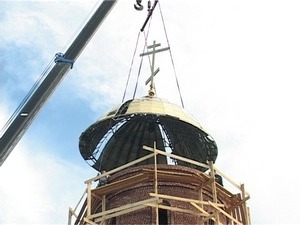 В Новом Селе строится храм. На днях на церковь…