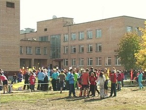 Проводить спортивные праздники в школах — давняя и…