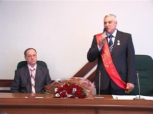 Почетные награды и знаки отличия есть у руководителей…