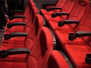 Накануне Нового года сотрудники кинотеатра Юбилейный…