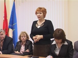 Города готовится к новому году. на всех центральных…