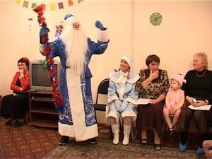 В детских садах и школах уже вовсю идут новогодние…