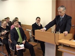 Собственники помещений в многоквартирных домах еще год…