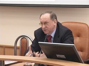 Весеннее солнце растопило последний снег, и обнажило…