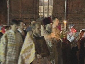 Вечером в предпасхальную субботу , задолго до  полуночи…