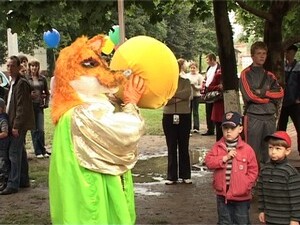 Вчера целый вечер на улице Десантной звучали песни…