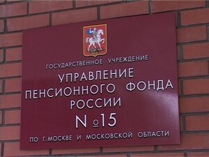 Ежедневно более 200 человек обращаются к служащим…