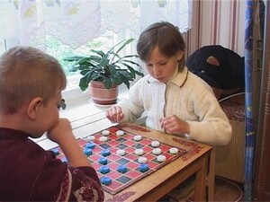 Сестренки Ира и Соня живут в Удельнинском детском доме…