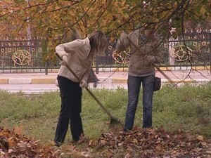 Отложив дела и заботы сотрудники раменской администрации…