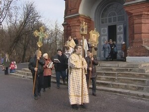 В Свято-Троицком Соборе сегодня особенно много…