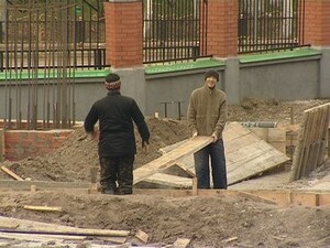 Ненастная погода на несколько дней преостановила…