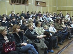 В течение 10-ти лет в России отмечается День Матери…