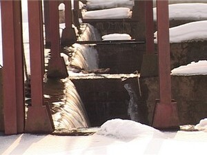 С приходом весны начинают  таять снега и пробуждаются…