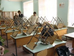 Сегодня в 21 школе настоящий ажиотаж. Вместо учебников и…