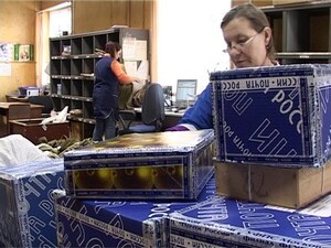 Первое отделение связи ежедневно обслуживает не только…