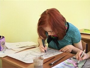 Бумага, краски, мел и карандаши: Этими инструментами…