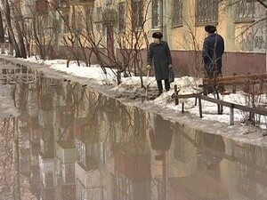 На машине мимо дома №27 проехать еще можно. А вот пешком…