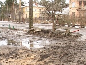 Этот двор больше похож на неухоженную строительную…