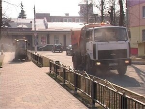 Погода уже радует  теплыми весенними деньками и улицы…