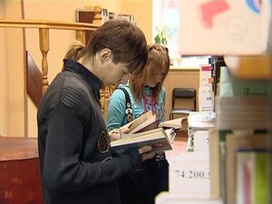 По регламенту соревнования участницы начинают борьбу со…