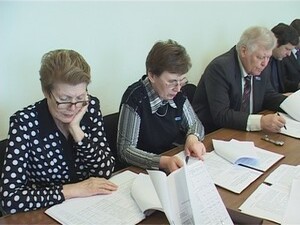 Первый вопрос: о внесении изменений в бюджет городского…