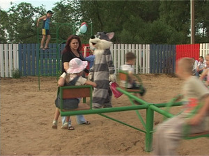 Теперь, проводить свой досуг детишкам из деревни Донино…