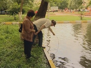 По-прежнему лужи доставляют немало хлопот горожанам…