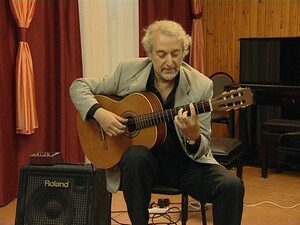 Универсальная техника в гитарной музыке — это владение…