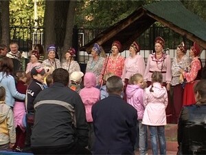 Песни, музыка и танцы, а также эстафеты и конкурсы, а в…