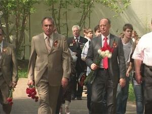 9 мая  сразу после праздничного митинга на площади…