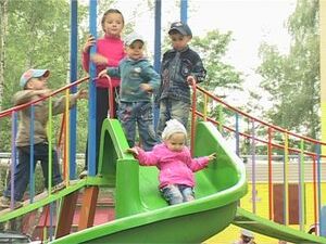 11 июня  был открыт новый  благоустроенный двор по улице…