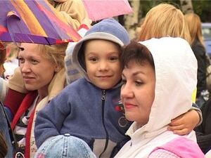 На площади молодёжи состолось представление для ребят…