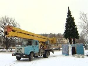 Сегодня на площади Молодежи установили елочку. В этом…