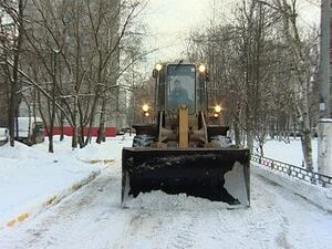 Очистка дворовых территорий от снега проводится…