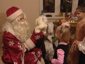 Все дети на Новый год мечтают встретить дедушку Мороза и…