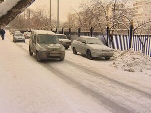 Сквозной проезд вдоль дворовой территории по улице…