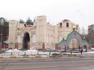 Новый храм в микрорайоне Холодово растет на глазах…