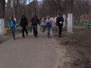 Можно ли весело провести время за уборкой территории…