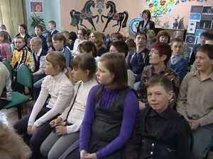 В гости к новохаритоновским школьникам пришла книга…