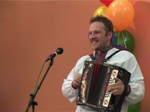 В праздничном шествии по улицам на День города в этот…