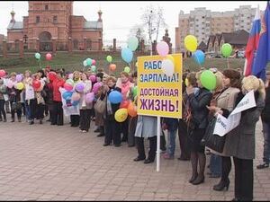 Традиционный первомайский митинг состоялся на площади…