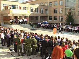 Для одних учеников — школа — тепло домашнего очага, для…