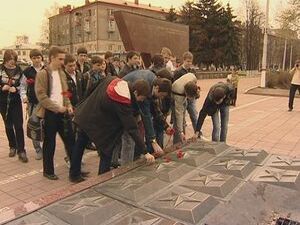 Накануне дня победы студенты возложили цветы к Вечному Огню