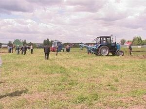 Областной конкурс Пахарь 2011 проходил сегодня в селе…