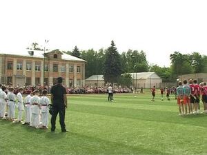 Сегодня в Удельнинской гимназии открыли новый стадион…