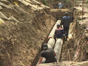 На улице космонавтов продолжаются работы по замене…